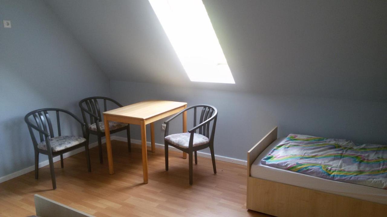 Habitación Triple Básica con baño compartido