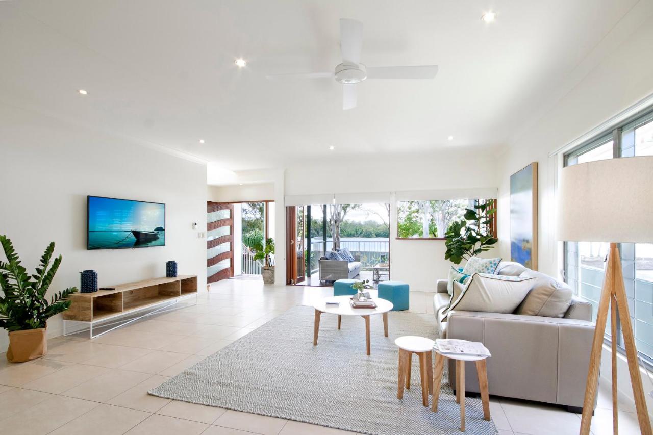 Tranquil & Modern Riverside Getaway - B&B