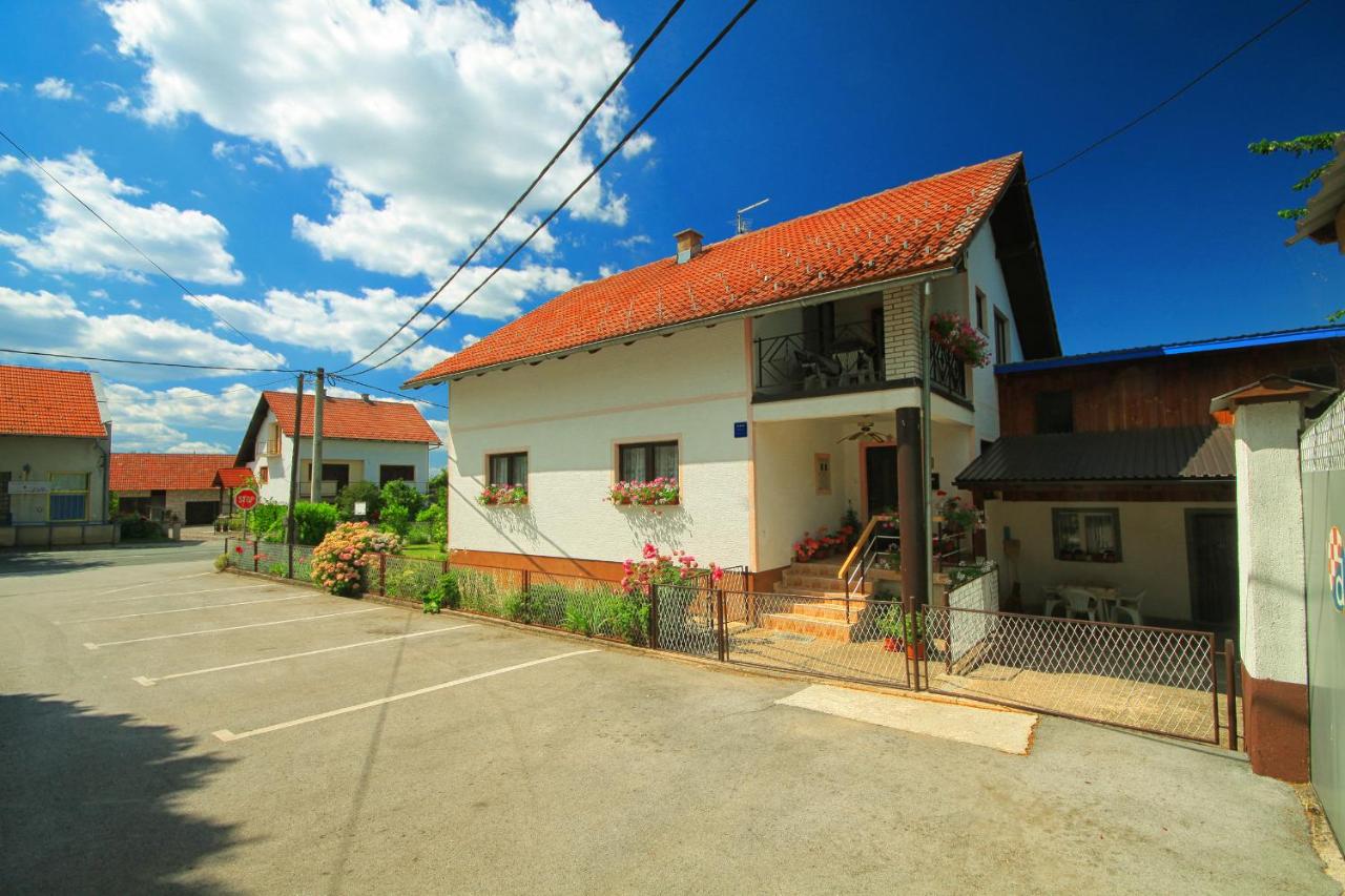 B&B Drežnik Grad - Apartman Josipa - Bed and Breakfast Drežnik Grad