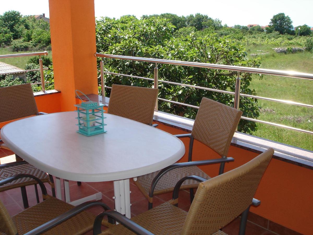 Apartamento de 2 dormitorios con balcón y vistas al mar