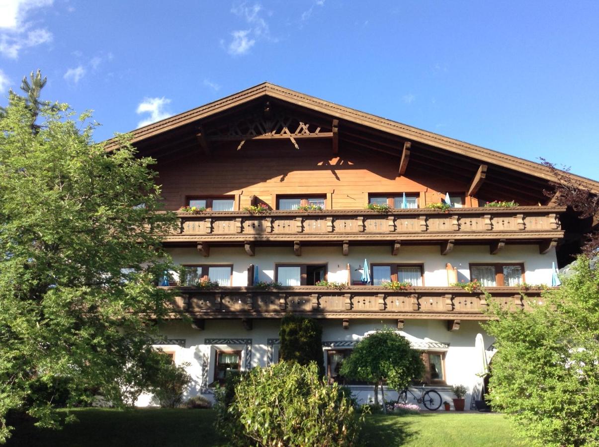 B&B Seefeld in Tirol - Hotel Garni Almhof - Bed and Breakfast Seefeld in Tirol