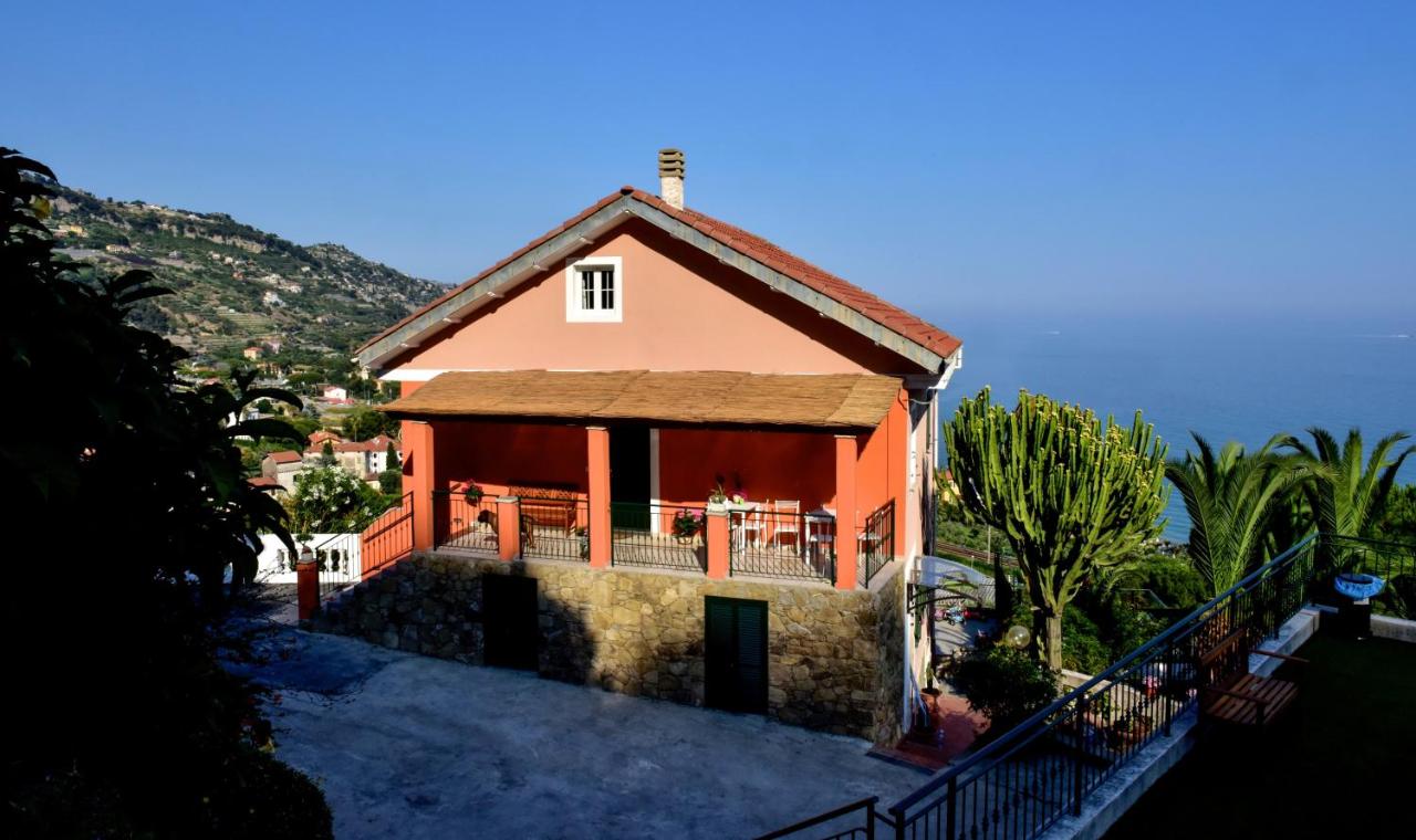 Agriturismo Un Mare di Fiori - Chambres d'hôtes Vintimille