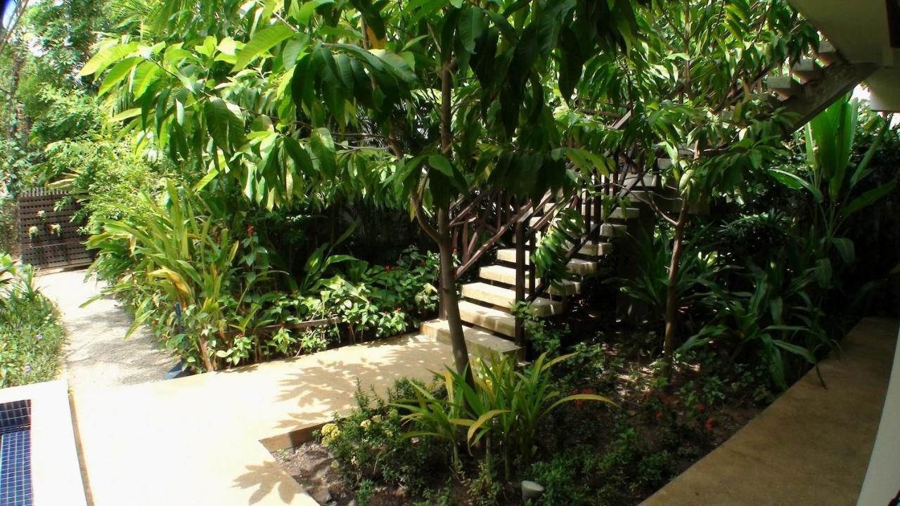 Enkosa 4-Bedroom Wooden Luxury House - Chambres d'hôtes Siem Reap
