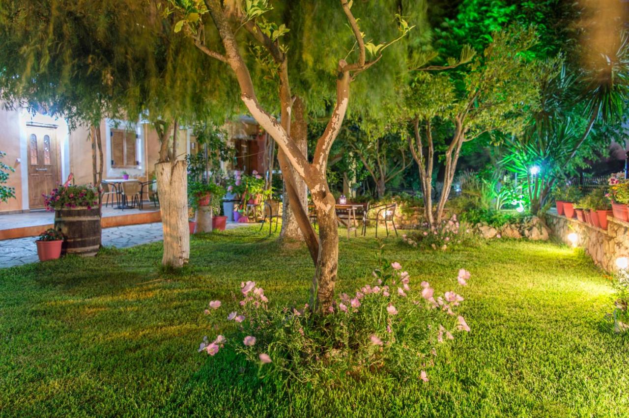 Stavros Apartments - B&B