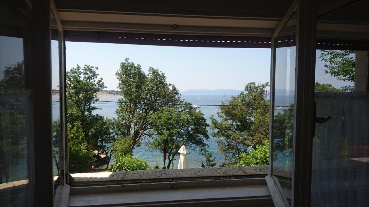 Dreibettzimmer mit Gemeinschaftsbad