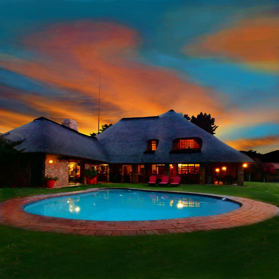 B&B Midrand - African Footprints Lodge - Bed and Breakfast Midrand