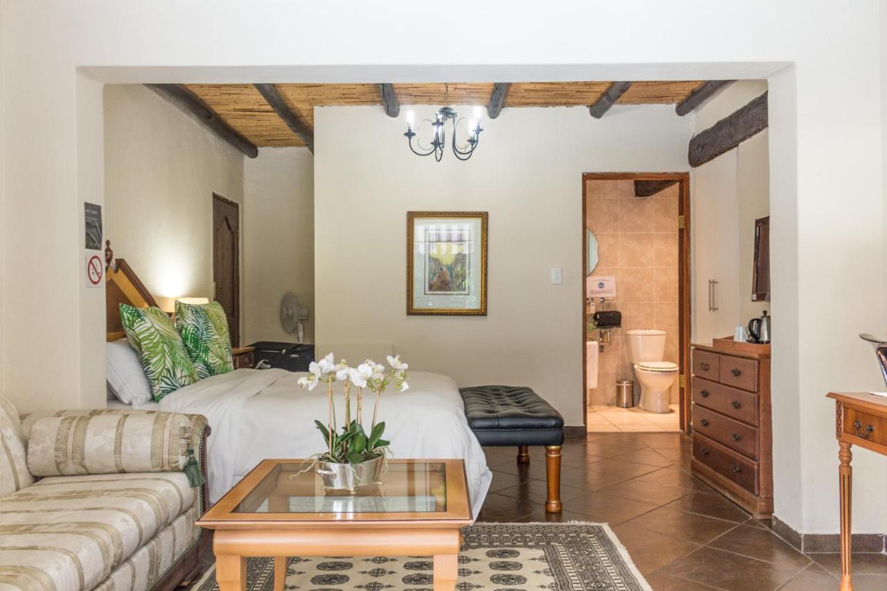 Queen Room with Pool View