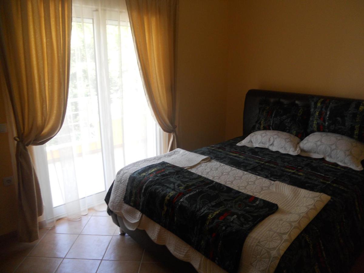 One-Bedroom Apartment (5 Adults)