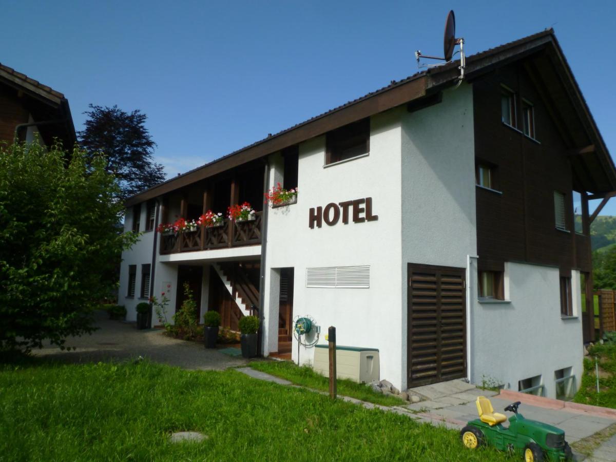 Hotel Bahnhof - B&B Giswil