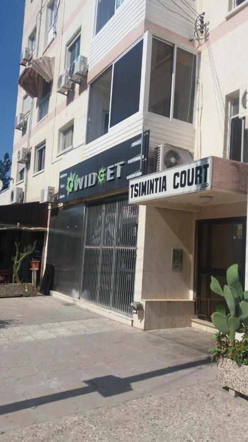 Mikis' 1 Bedroom near the Beach and City Center - B&B Larnaka