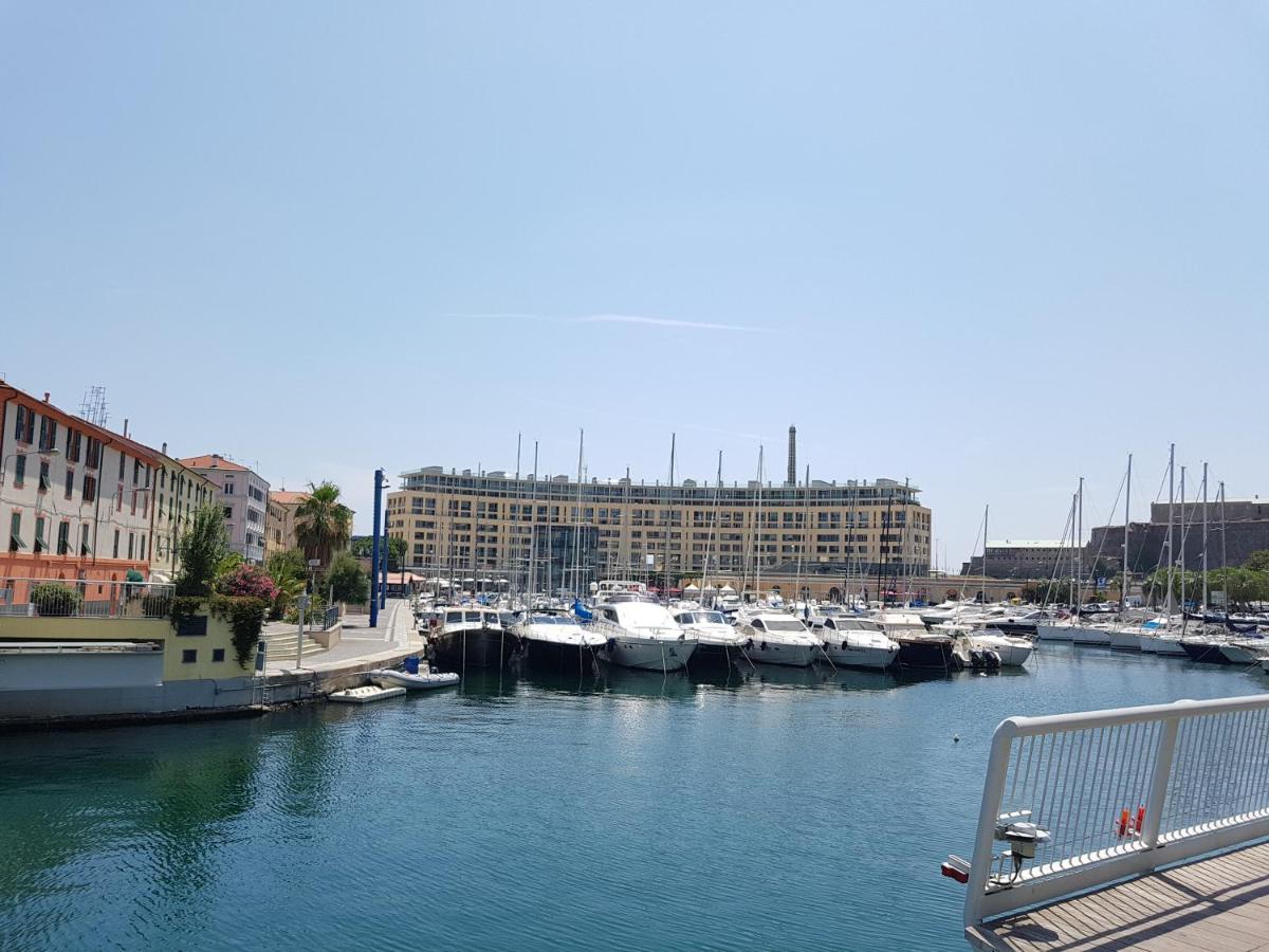 Appuntamento Al porto - B&B Savona