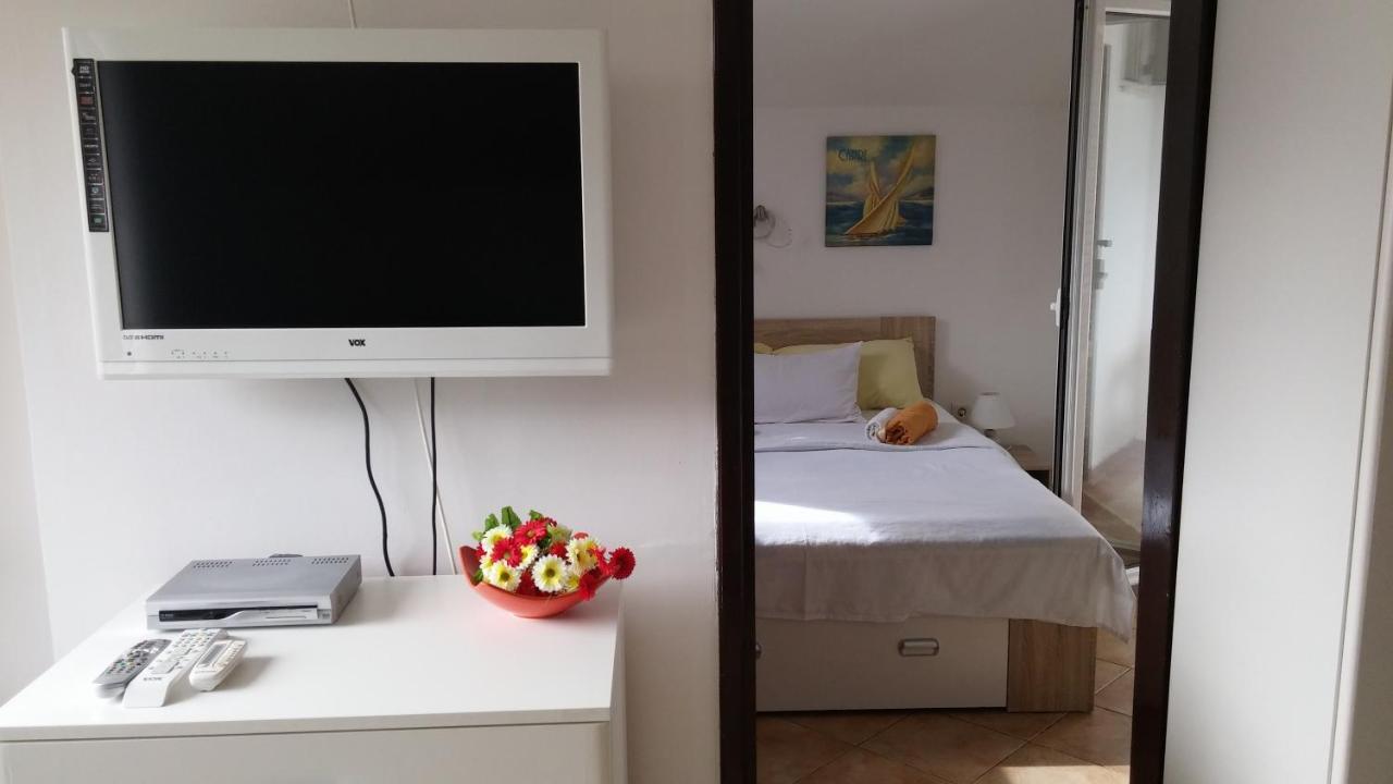 One-Bedroom Apartment with Sea View and Balcony