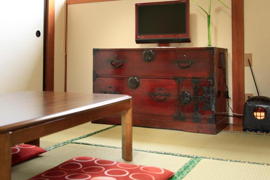 Habitación de estilo japonés con baño compartido