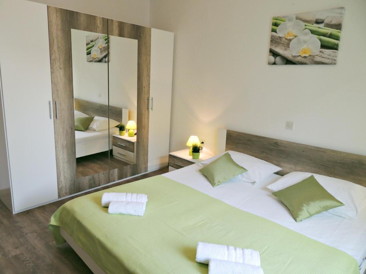 Apartments Jelena - Bed and Breakfast Pag