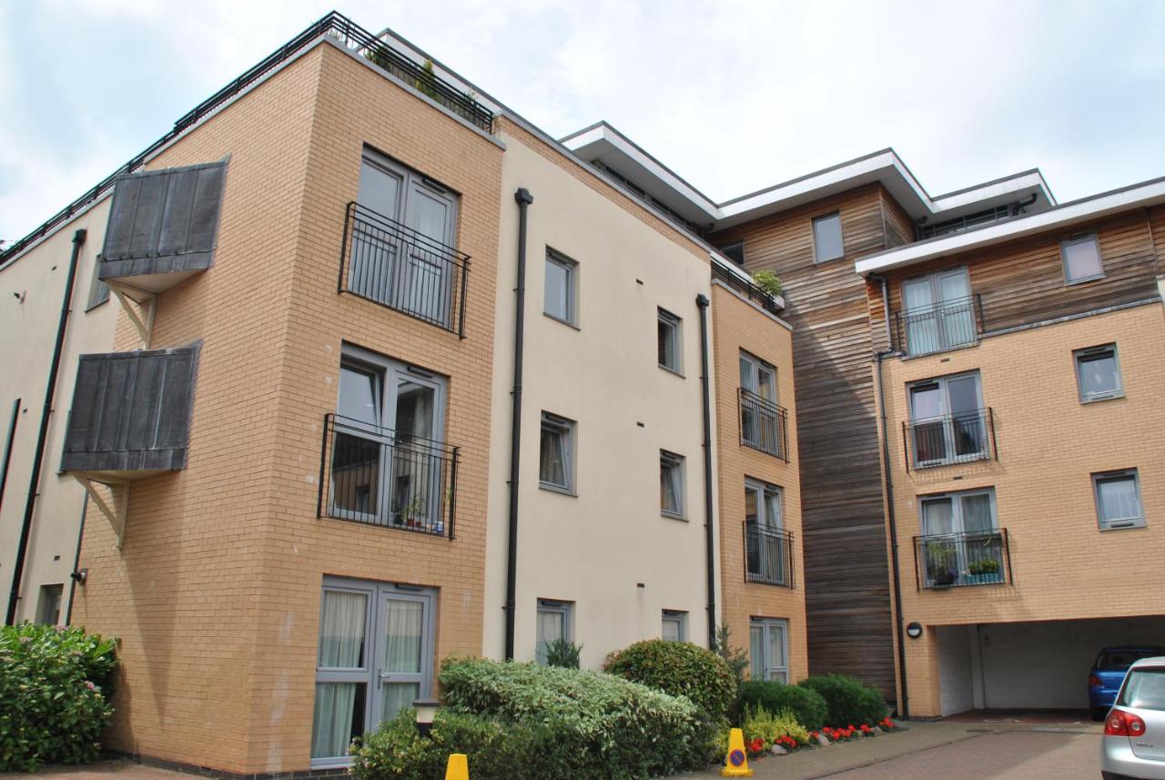Two Bed Two Bath Apartments at Pavilions by Accommodation Windsor Ltd - Chambres d’hôtes