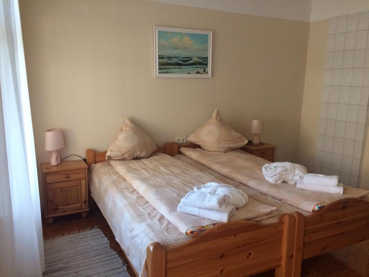 Doppel-/Zweibettzimmer mit Gemeinschaftsbad