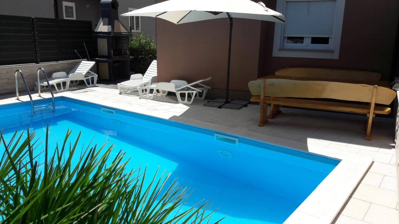 Apartments Hrvoje - Bed and Breakfast