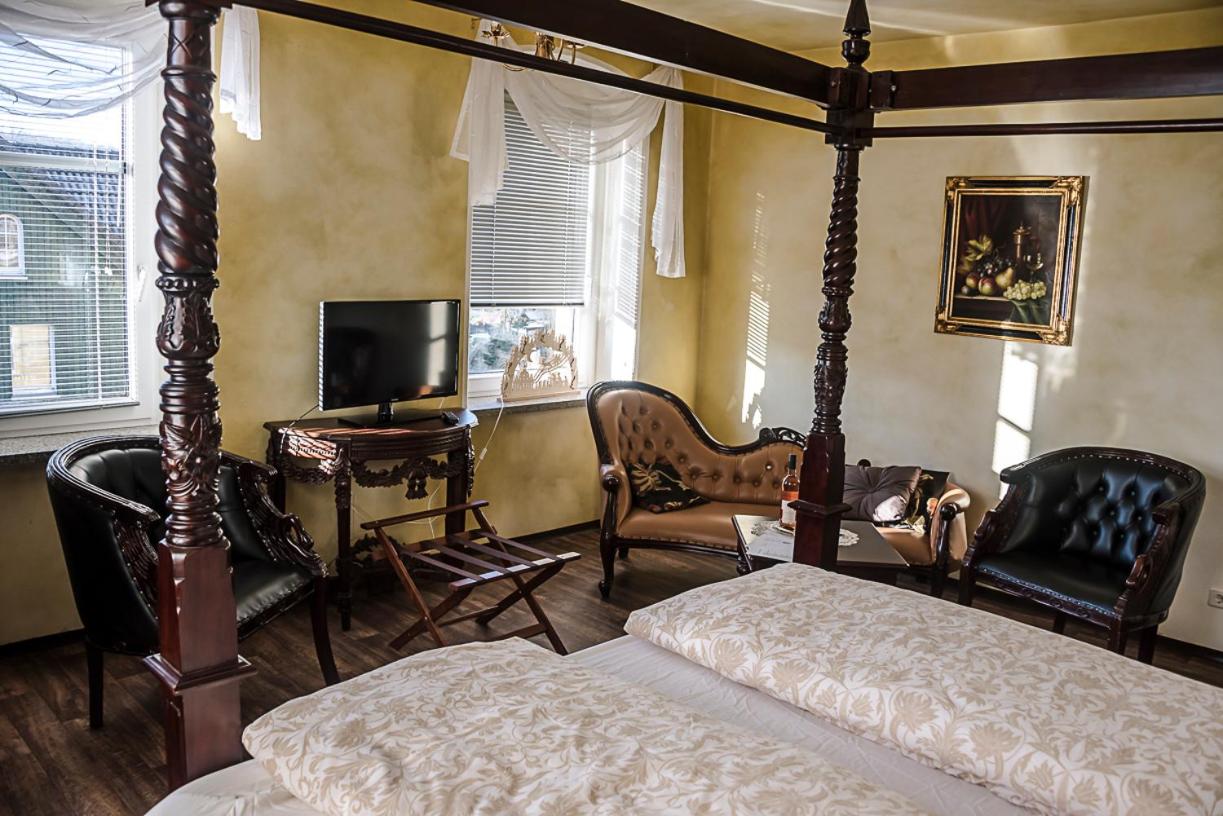 Märchenpension Rotkäppchen und der Wolf - B&B Großwaltersdorf