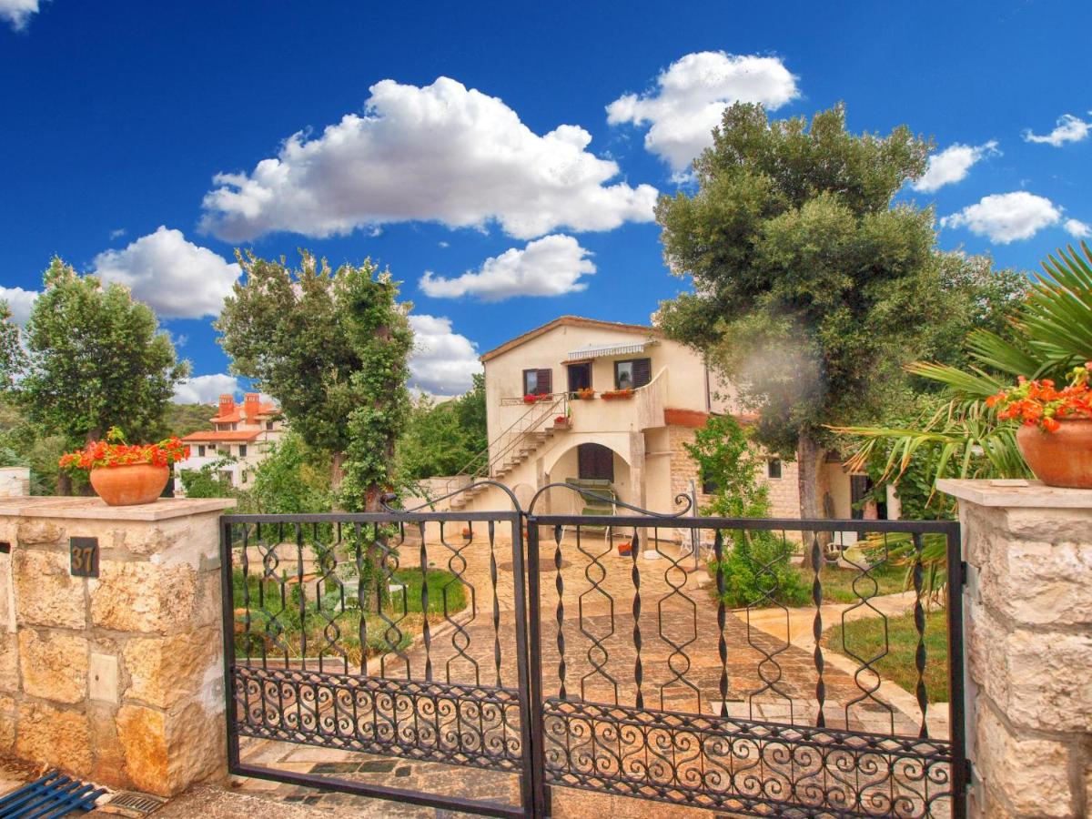 Apartments Ivan 1408 - B&B