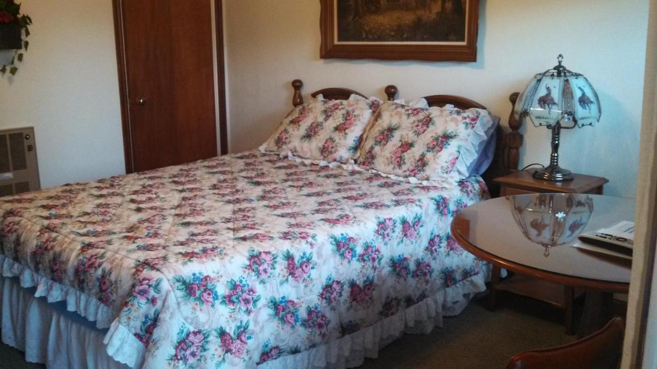 Queen Room with Mountain View