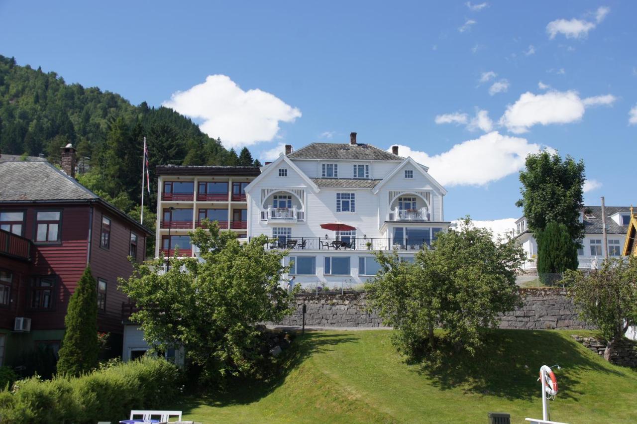 B&B Balestrand - Midtnes Hotel - Bed and Breakfast Balestrand