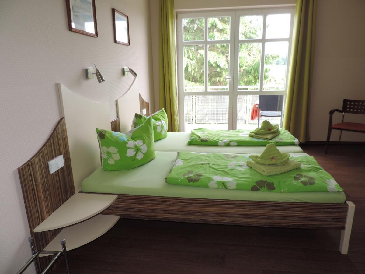 Deluxe Double Room with Side Sea View