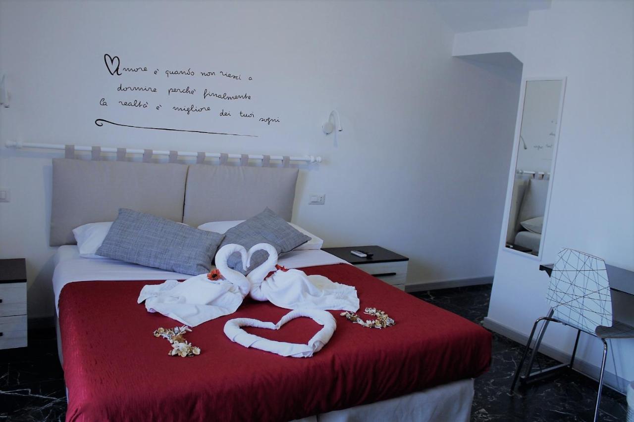 Doppel-/Zweibettzimmer mit Balkon