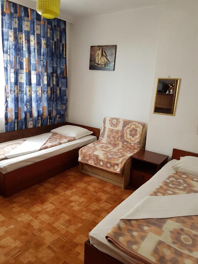 Deux Chambres Adjacentes avec Salle de Bains Commune