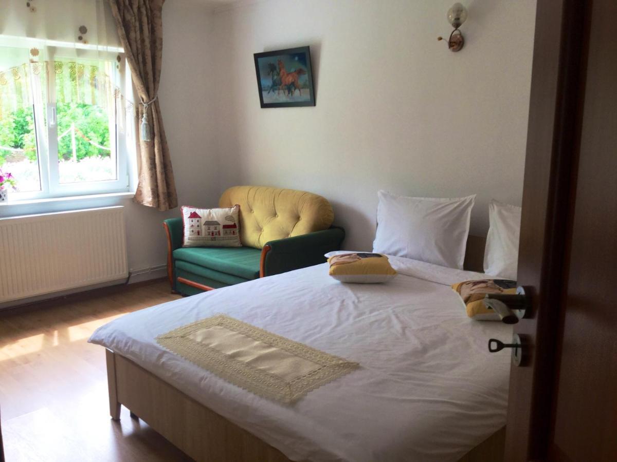 Vierbettzimmer mit Gartenblick