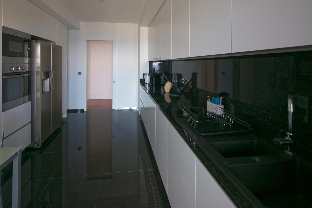 Spacious luxury holiday apartment with a great view, Funchal, free wifi and parking - B&B