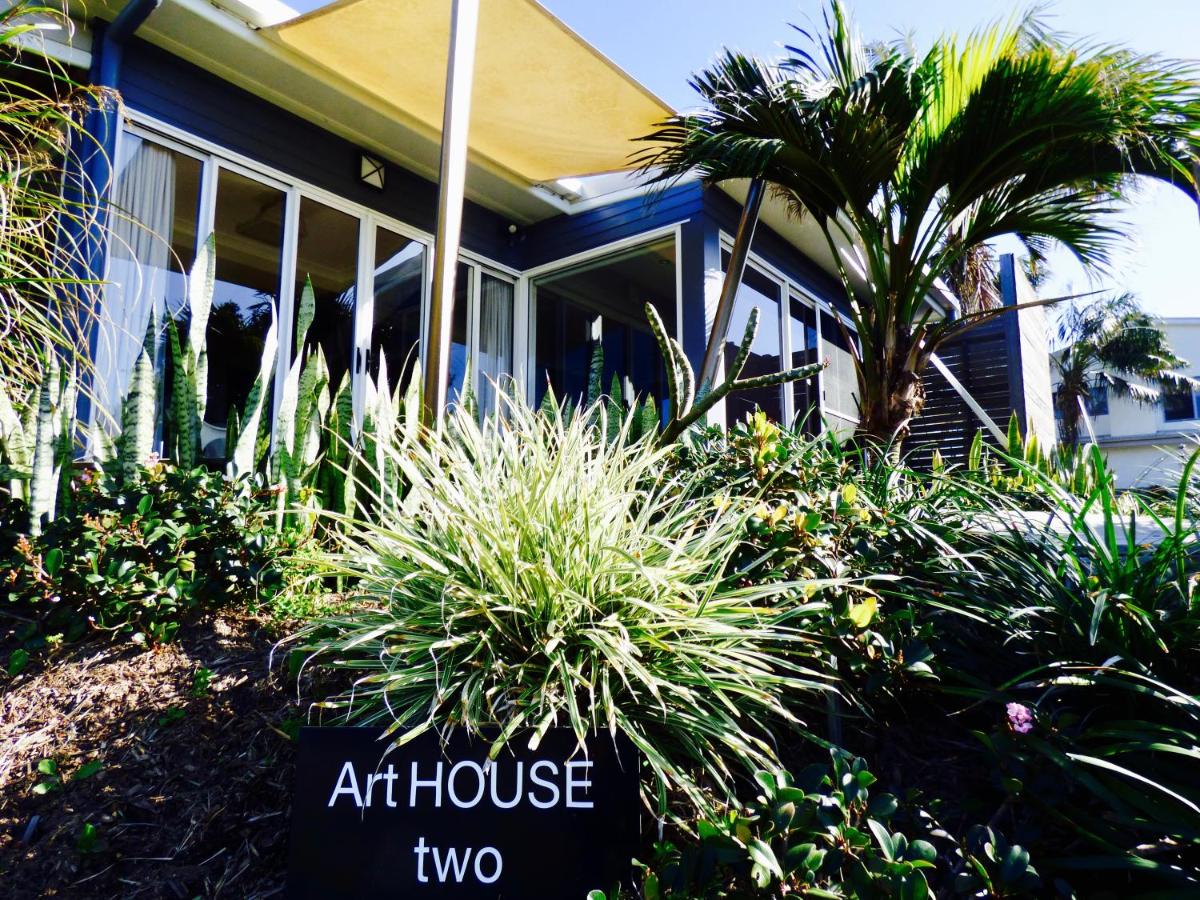 ArtHOUSE Beachfront Accommodation - Bed and Breakfast Emerald Beach