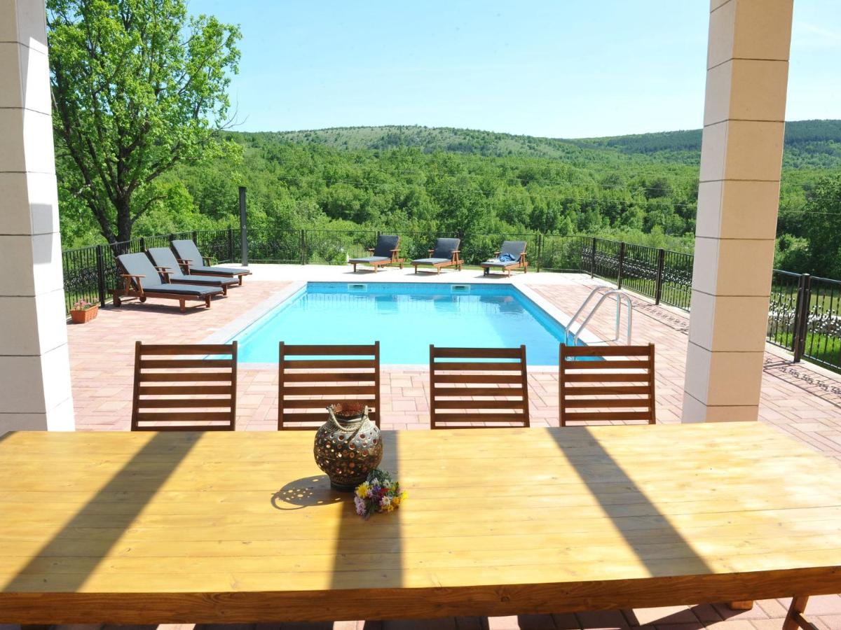 B&B Pocrnja - Luxurious Villa in Tijarica with a Private Pool - Bed and Breakfast Pocrnja