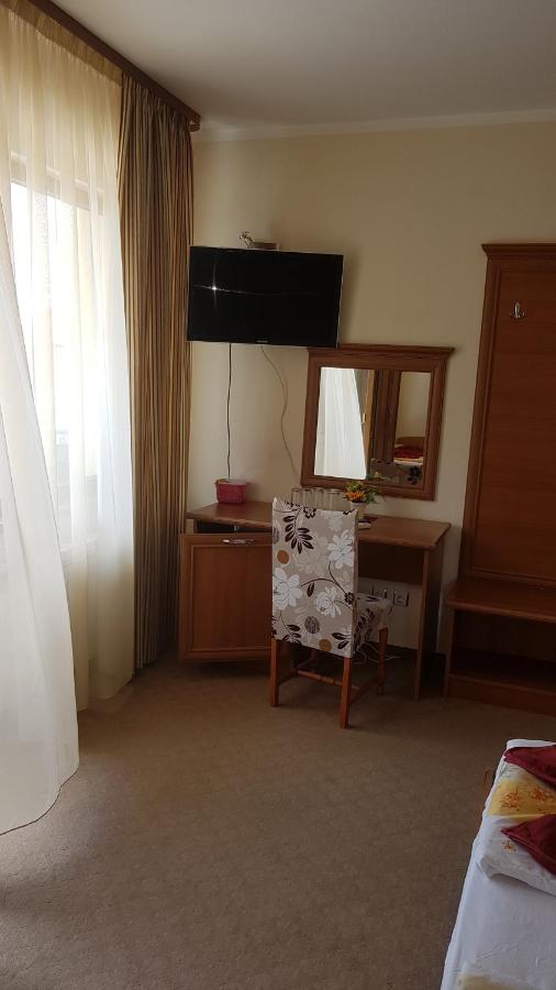 King Studio with Sofa Bed