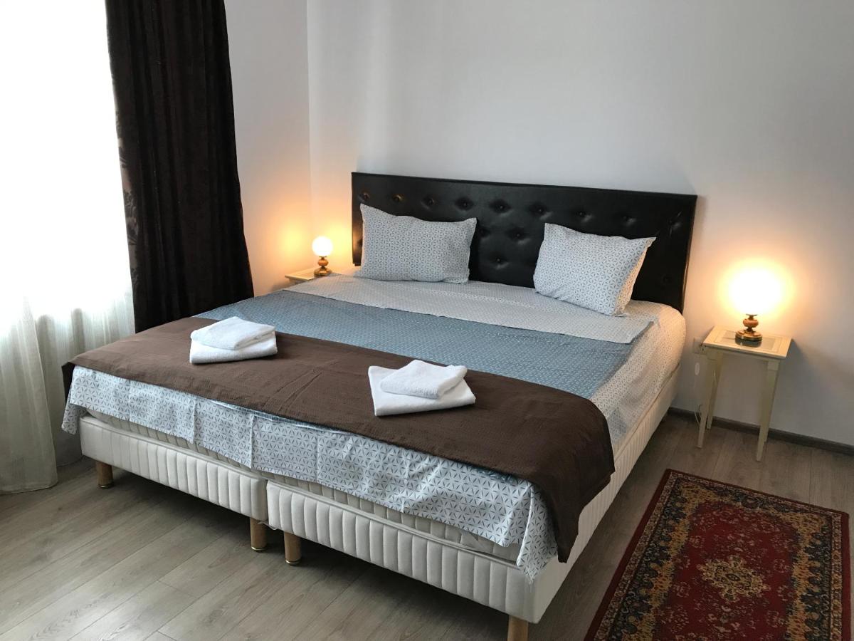 B&B Piatra Neamţ - Cochet Accommodation - Bed and Breakfast Piatra Neamţ