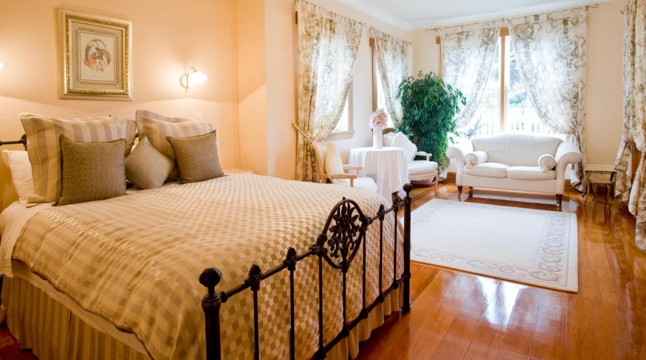 Alexandra King Suite