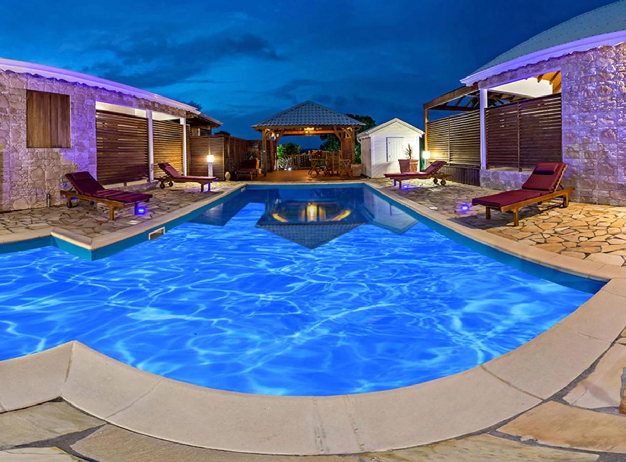 Fleurs d'épices - B&B Anse-Bertrand