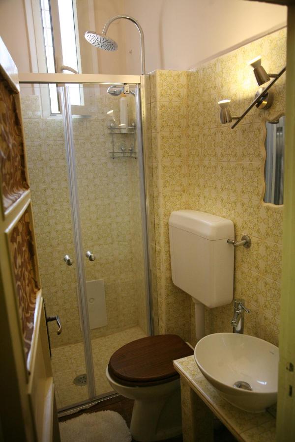 Tweepersoonskamer met Gedeelde Badkamer