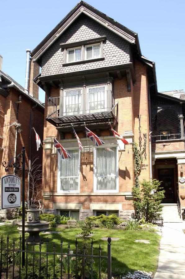 B&B Toronto - Victoria's Mansion Guest House - Bed and Breakfast Toronto