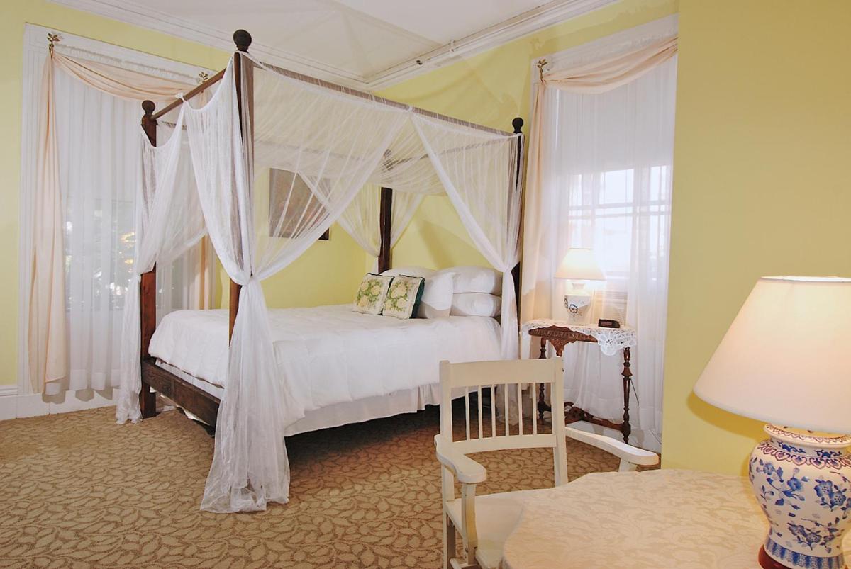 Superior One Queen Bed