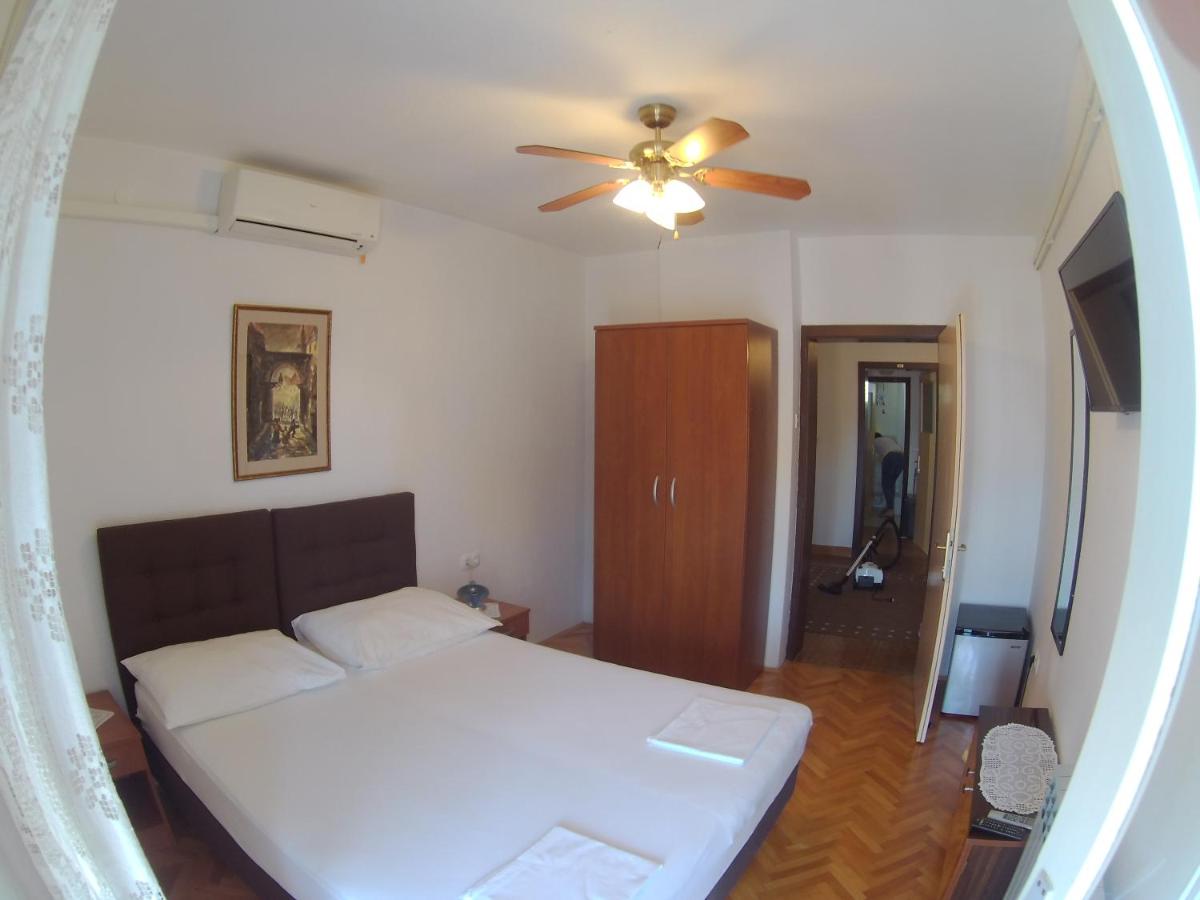 Camera Singola con Bagno Privato Esterno