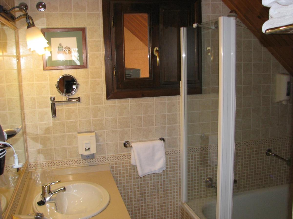 Studio (2 Adults + 1 Child)