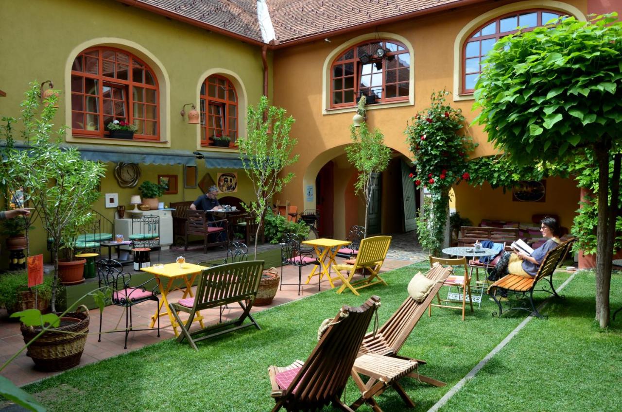 B&B Pettau - MuziKafe - Home of Culture - Bed and Breakfast Pettau