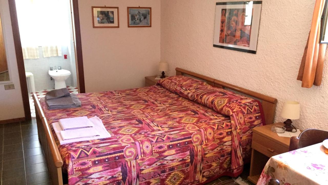 Tweepersoonskamer met 1 of 2 Bedden en Eigen Badkamer