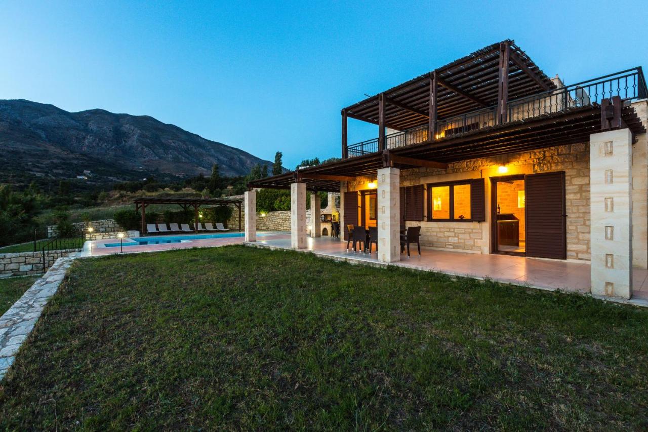 Poseidon Villa, nestled in the picturesque south, By ThinkVilla - B&B Lefkogeia