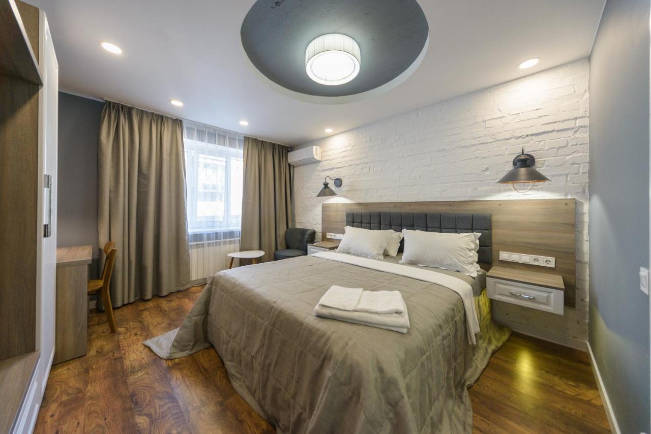 KV812 Street View Ground Floor Studio Loft Apartment with Shower