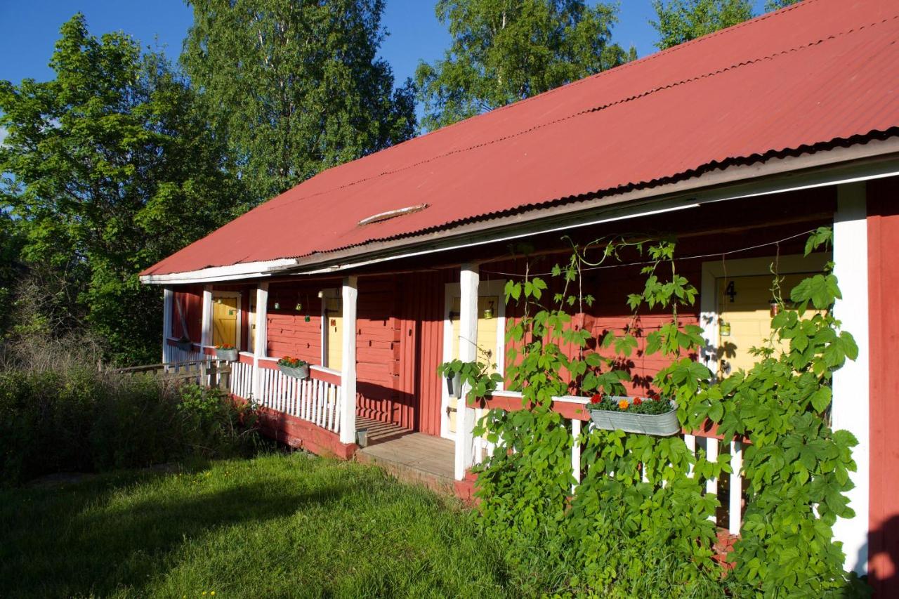 Surkeenjärvi Traditional Aitta - B&B