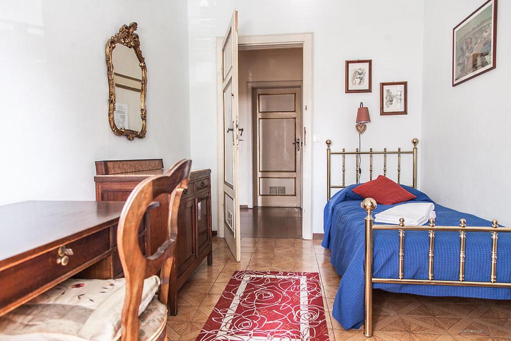 Single Room with Shared Bathroom