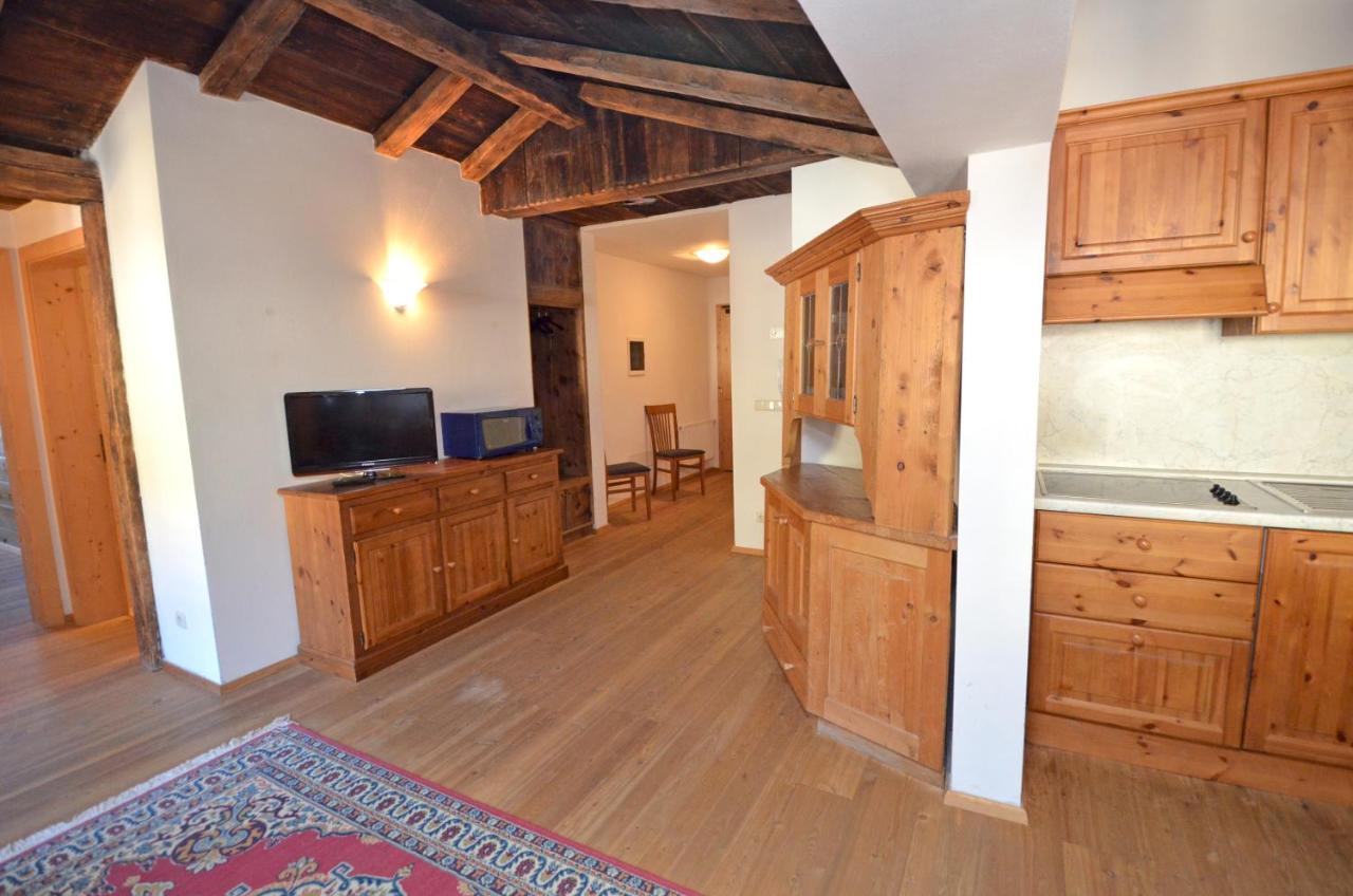 AT 112-11 - Three Room apartment with balcony