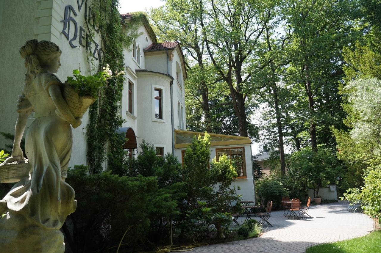 B&B Dresden - Hotel Villa Herzog - Bed and Breakfast Dresden