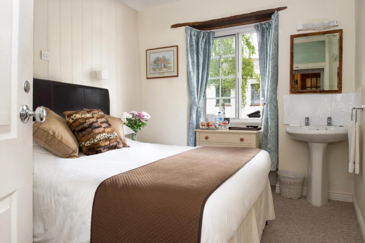 Double Room with External Private Bathroom